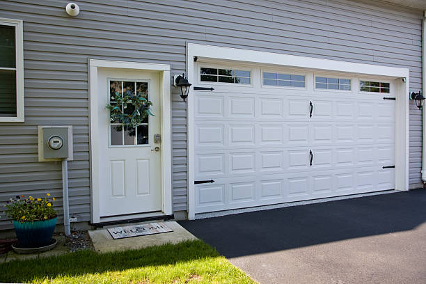 24/7 Emergency Garage Door Panel Replacement experts in Pleasant View, TN